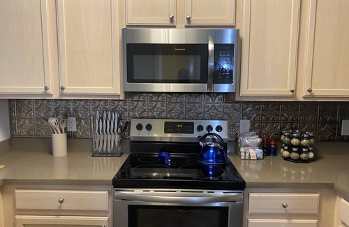 Mile Square Apartment | Two Suite Gem 💎 King Beds 🔗Convention Center