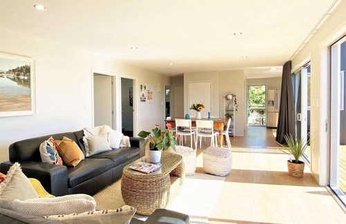 Tata Beach House | Two Waters Beach House - 5 minutes walk to Ligar Bay Beach