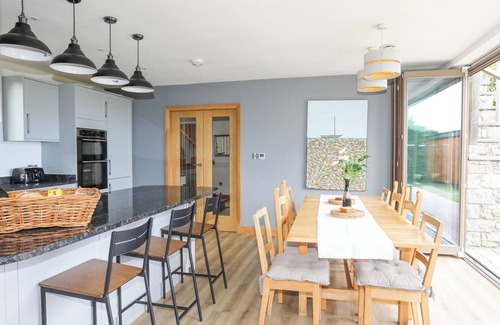 Dulas Cottage | TY ARWEN, pet friendly, with hot tub in Dulas