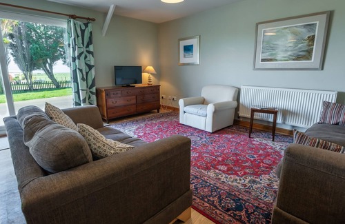 Rhyd-y-clafdy Cottage | Ty Bach, Llanbedrog - sleeps 6 guests in 3 bedrooms