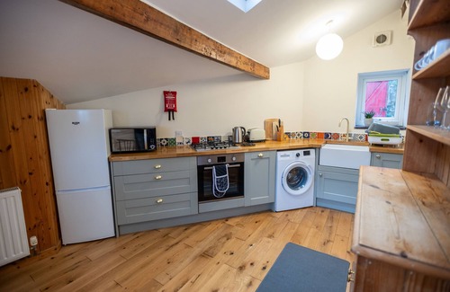 Gallt Y Foel Cottage | Ty Bach - sleeps 2 guests in 1 bedroom