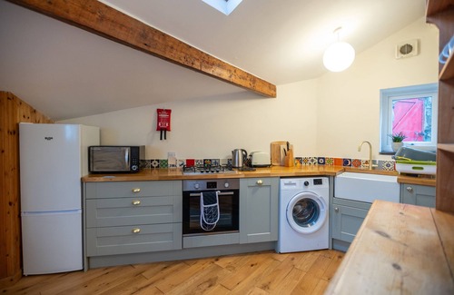 Gallt Y Foel Cottage | Ty Bach - sleeps 2 guests in 1 bedroom