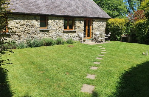 Llangybi House | TY BARCUD, pet friendly, character holiday cottage in