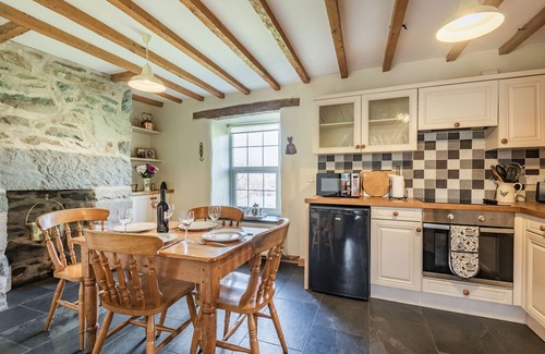 Snowdonia National Park Area Cottage | TY CAPEL JERIWSALEM, family friendly, with open fire in Trawsfynydd
