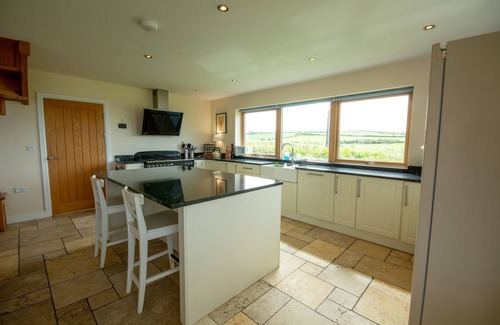 Llanfaethlu Cottage | Ty Glan y Mor - sleeps 10 guests in 4 bedrooms