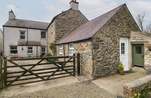 Rhydwyn Cottage | TY GWENYN, pet friendly, with open fire in Rhydwyn