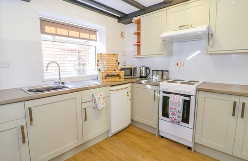 Carno Cottage | TY HAF, pet friendly, luxury holiday cottage, with pool in Carno