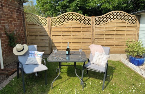 Holywell Cottage | TY HAFAN, romantic, with a garden in Mostyn