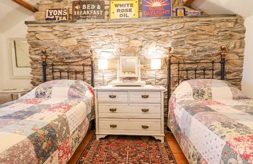 Manod Cottage | TY MAWR, pet friendly, character holiday cottage in Manod