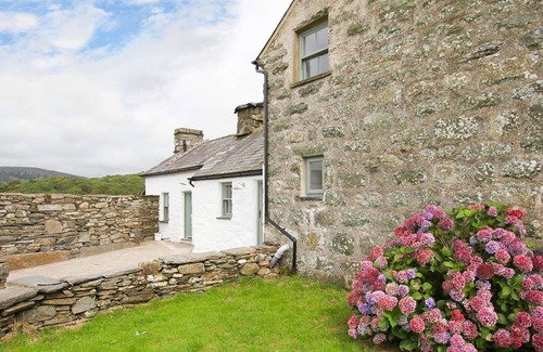 Porthmadog Cottage | TY MAWR PORTHMADOG, pet friendly, with open fire in Porthmadog