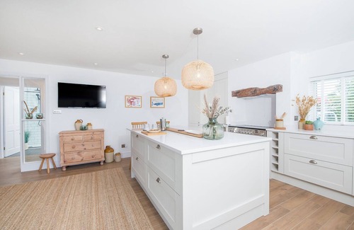 Dinas Cross Cottage | Ty Perci Penrhiw, Holiday Cottage Cwm Yr Eglwys, Sleeps 8, 4 bedrooms, bathrooms