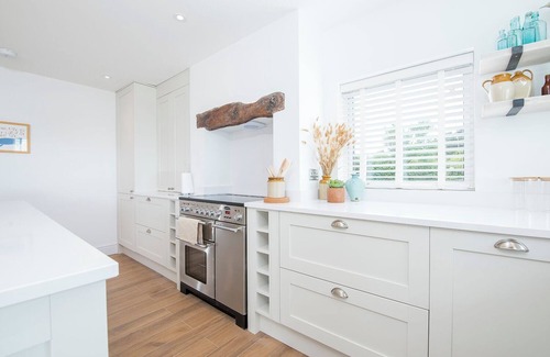 Dinas Cross Cottage | Ty Perci Penrhiw, Holiday Cottage Cwm Yr Eglwys, Sleeps 8, 4 bedrooms, bathrooms