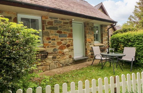 Newport Cottage | TY RHYDD, with a garden in Newport, Pembrokeshire