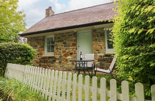 Newport Cottage | TY RHYDD, with a garden in Newport, Pembrokeshire