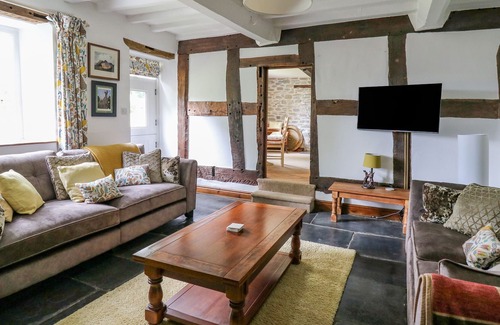 Llanbrynmair House | TY UCHAF, pet friendly, character holiday cottage in Llanbrynmair