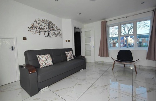 Erdington House | Tyburn House, Birmingham B24 with FREE Parking and FREE WiFi