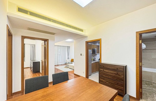 Hongqiao Apartment | Tyms 2BR Apt Gubei CBD Near Takashimaya