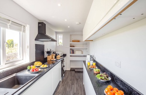 Moelfre Cottage | TYN Y BERTH, pet friendly, character holiday cottage in Benllech