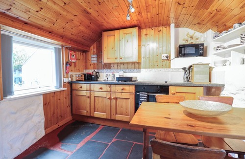 Manod Cottage | TYN Y CEFN, pet friendly, with open fire in Blaenau Ffestiniog