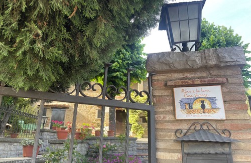 Passignano sul Trasimeno House | Typical stone cottage with large garden and private parking space