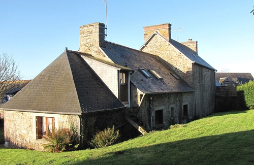 Pordic House | Typical Breton house, modern comfort, 11 people, 5 minutes from the beaches