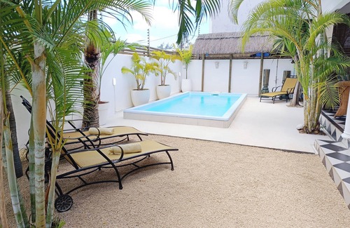 Pointe aux Biches Villa | Typical Colonial Villa where time seems to have stood still Conciergerie Prof.)