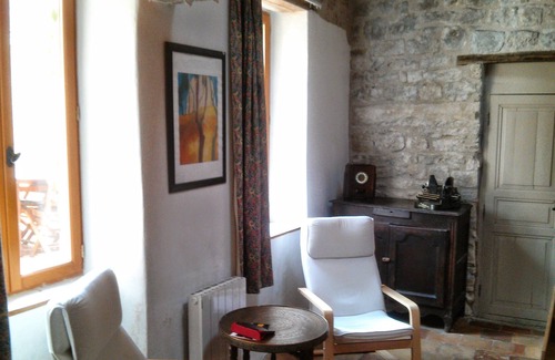 Cesseras House | Typical house in old district on a cobbled street