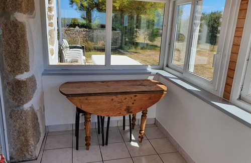 Ushant House | Typical Ouessantine house entirely renovated with its enclosed garden planted with trees.