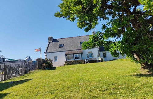 Ushant House | Typical Ouessantine house entirely renovated with its enclosed garden planted with trees.