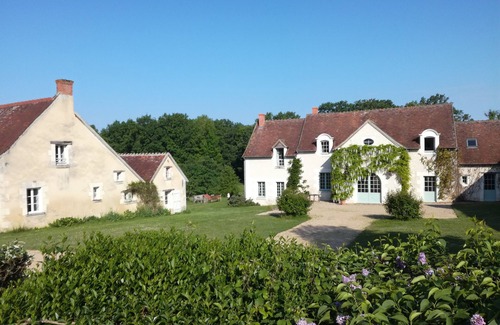 Mouzay House | Typical touraine farm in rural surroundings with lake, woods and swimming-pool.