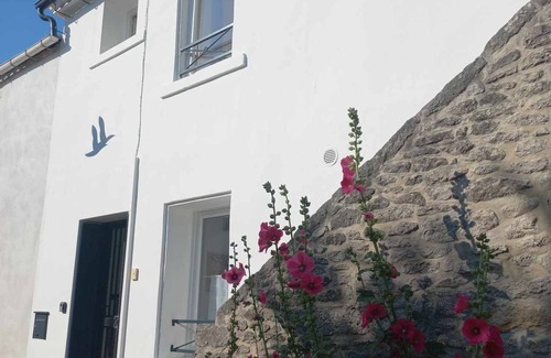 L'Echardiere House | Typical village house, close to the beach