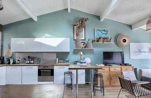 Lacanau Ski Chalet | Typical wooden chalet in the Marina, facing the lake
