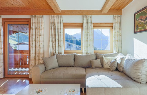 Grundau Apartment | Tyrolean style apartment only 3 minutes from the lift