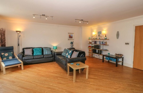 Edern Apartment | TYWOD A MOR, family friendly, country holiday cottage in Morfa Nefyn