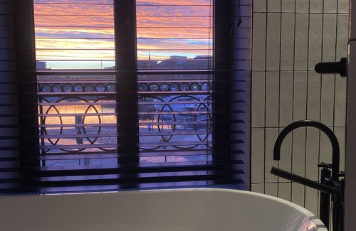 De Kaaien Hotel | U Eat & Sleep Antwerp