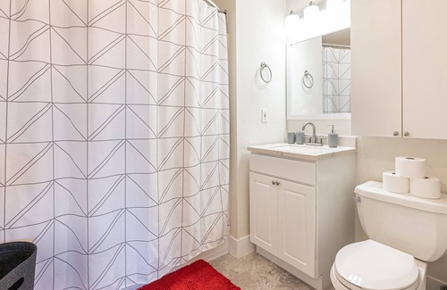 Downtown Eugene Apartment | U of O within reach! Good WIFI! Vibrant Stay!