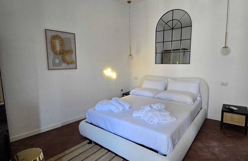 Castel Morrone Hotel | 'U SURC (with balcony)