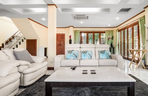 Na Kluea House | U TALAY POOL VILLA - CLEAN & COMFORTABLE