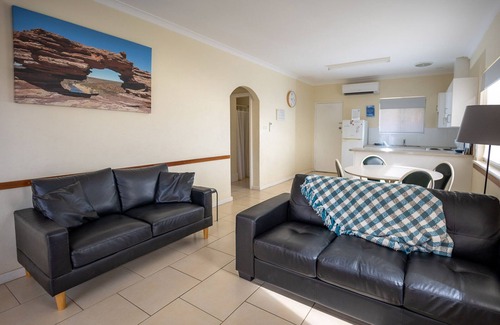 Kalbarri Apartment | U2 Family friendly accommodation directly across from the Beach, Murchison River