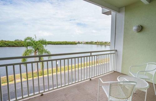 Ruskin Condo | U405 Balcony w/River & Sunrise View! Resort Amenities! Free Parking/Wifi