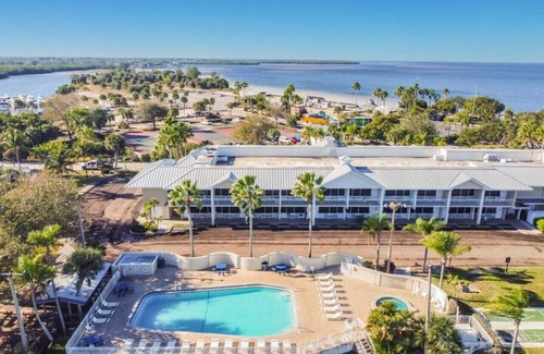 Ruskin Condo | U405 Balcony w/River & Sunrise View! Resort Amenities! Free Parking/Wifi