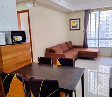Pasig Apartment | U806 2Bedrooms PoolAccess Netflix wifi85mbps Karaoke