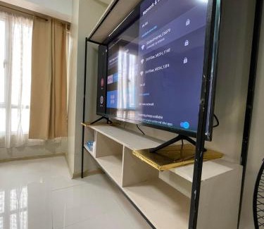 Pasig Apartment | U806 2Bedrooms PoolAccess Netflix wifi85mbps Karaoke