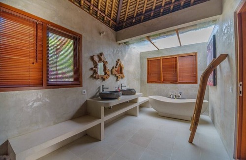 Gianyar Villa | UBUD JUNGLE RICE FIELD VILLA BY FAMOUS DESIGNER