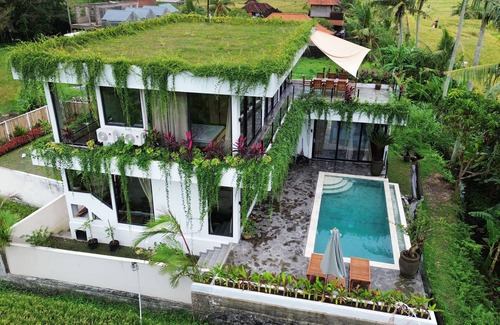 Kemenuh Villa | Ubud Luxury 4-Bedroom with Butler, Rice Field View & Pool