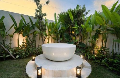 Pejeng Kawan Villa | Ubud Magnificent 6 BR Infinity Pool Villa