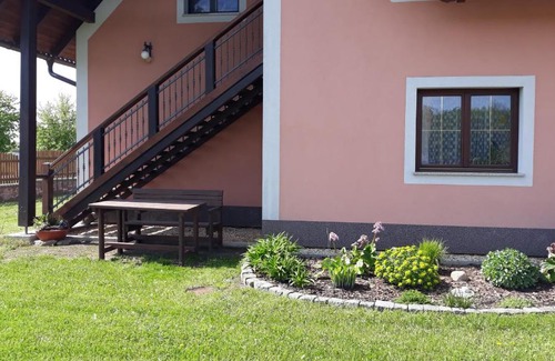Domanin House | Ubytování u rybníka Svět