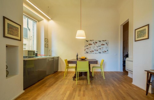 Santa Croce Apartment | Uffizi Suite B