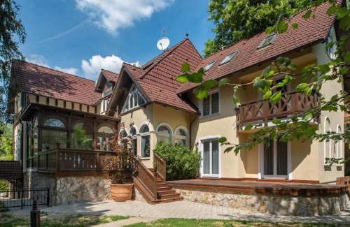 Nyek Villa | Uhu Villa 750 m2 - Budapest