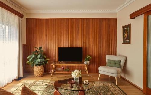 Bell Post Hill House | Ultimate 70s Charm near Geelong Waterfront and CBD